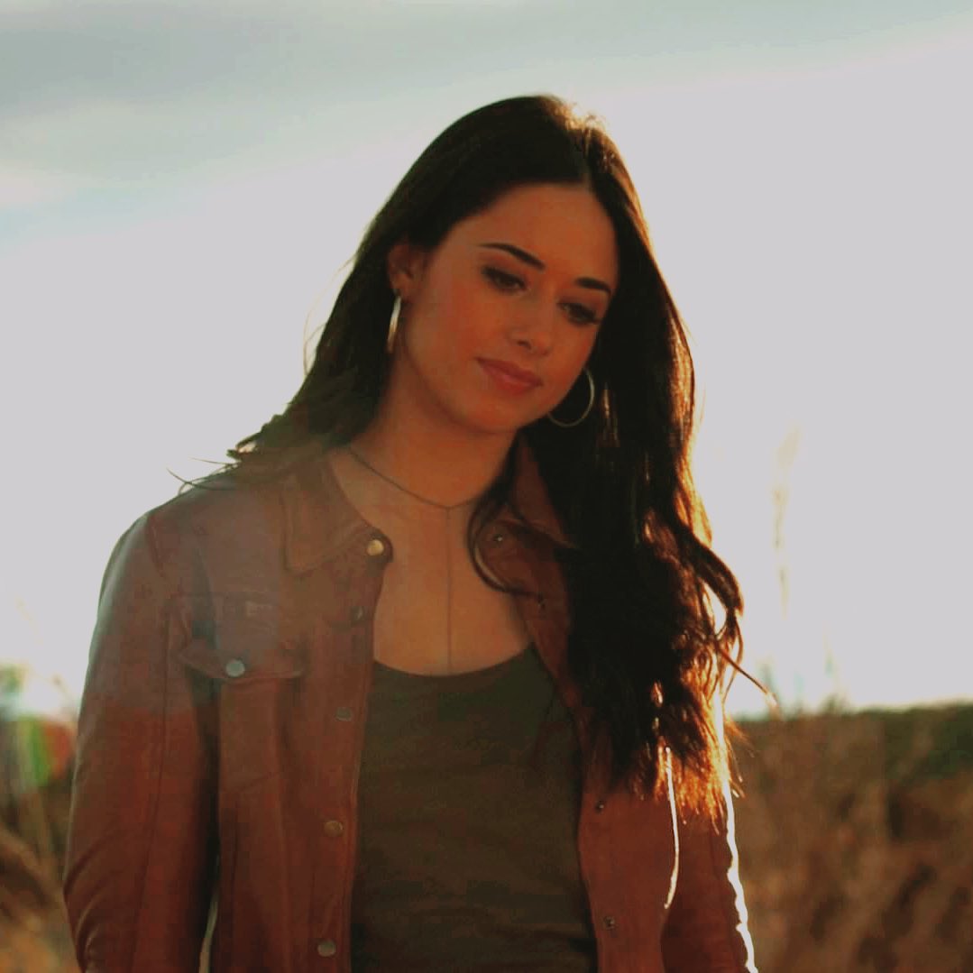 “Roswell is just a small town, full of small tragedies and small people.”

 Ships with Max Evans- Reserved

@BriskOfHero ❤️

TW for Possible Violence or Death
#RoswellNM|#Dark and possibly Mature subject matter. #RoswellNMRP