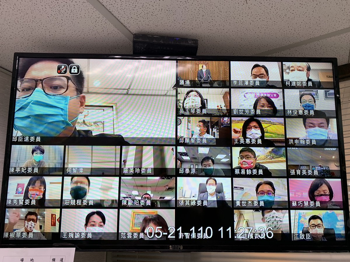 ahueimoto's tweet photo. 立法院視訊會議系統測試中✨✨✨
#找找我在哪 https://t.co/6WWTUUP9rR