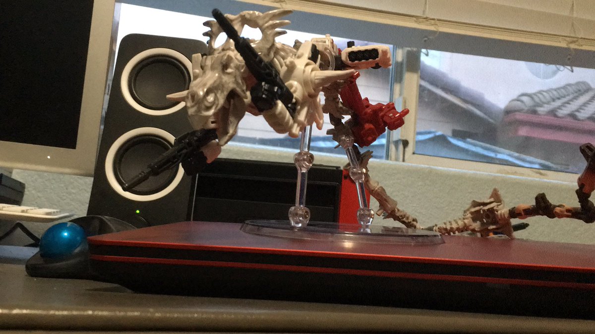 Hazard1456's tweet photo. @thamous158 and I made Overractrexgun. Over 20 inches of #Transformers. #kingdom #paleotrex #ractonite #sixgun #overair #Fossilizer #Weaponizer #Modulators https://t.co/u5v2Ytborn