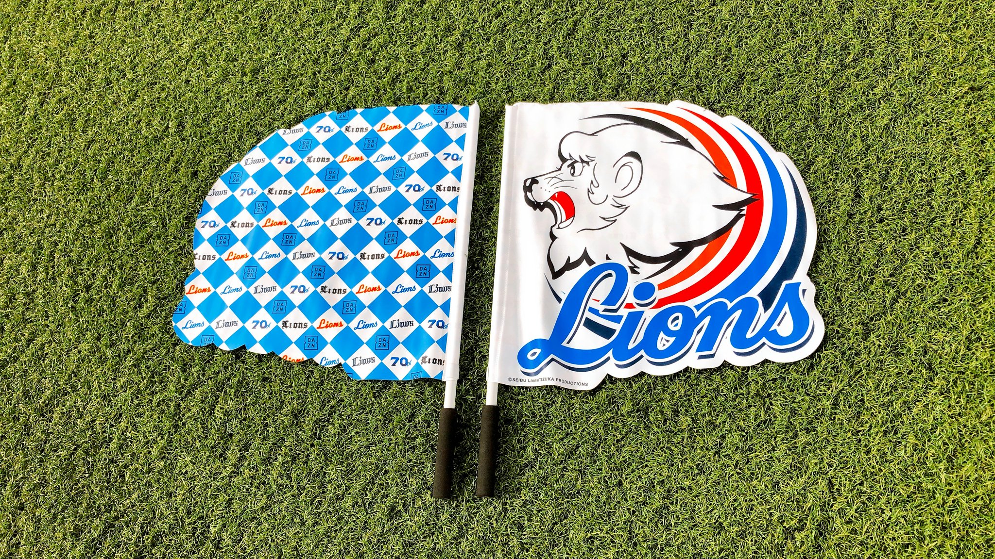 獅子guy 7 2 4 13 14 仔猫 きのう配布の70thリバーシブルフラッグ かっこいい けど布2枚分の重さに2度のフラッグチャンテで肘と手首を壊しそうになった人がここに 埼玉西武ライオンズ Seibulions メットライフドーム T Co Lsaalrcgpt Twitter