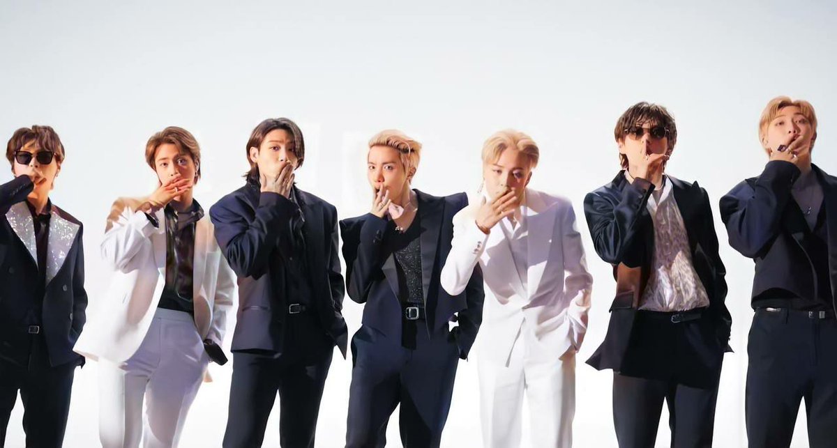 Nazke14's tweet photo. #ButterToday
#BTSBackWithButter
#GetItLetItRoll
#SmoothLikeBTS
#SpreadTheButter
#withbtskz https://t.co/51bJ256keN