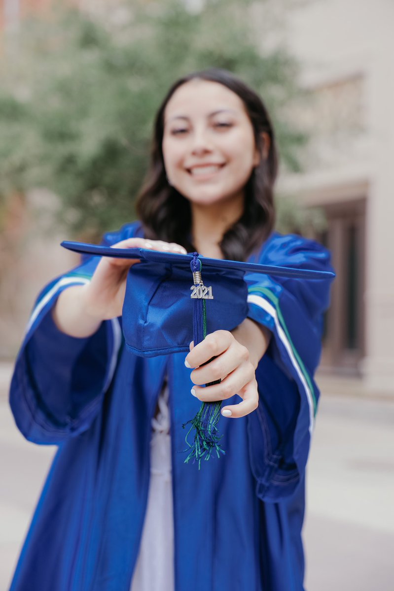 vickystillo_jhs's tweet photo. Love my Senior 💙💚 https://t.co/UyuauYQuKm