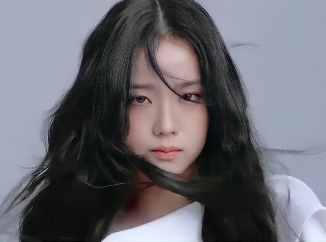 vitasooyaaa's tweet photo. Kim Jisoo is always the main subject. 🤍 https://t.co/5M8i8V30ww