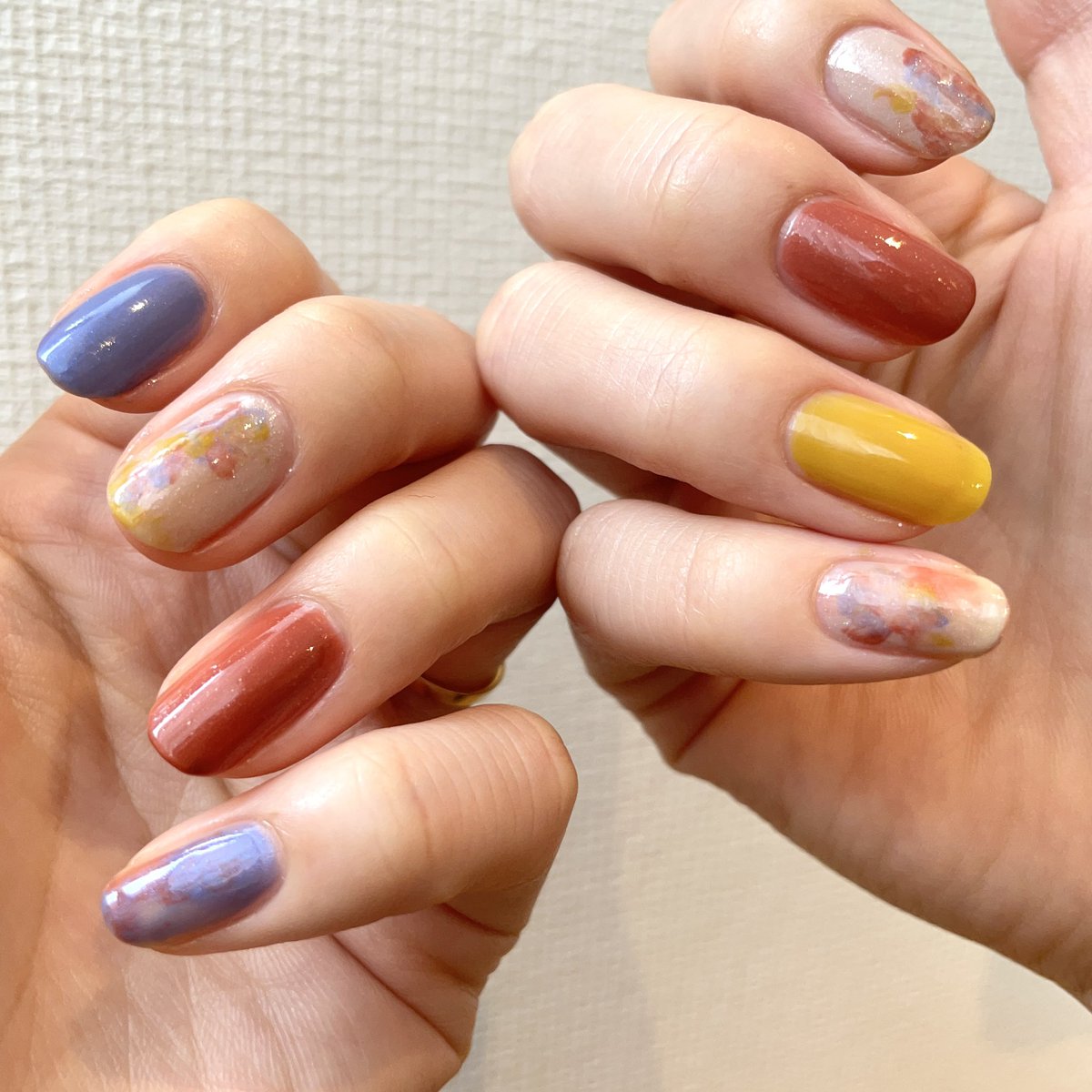 たな Addiction 夏コレネイル ２ヶ月前に同じようなネイルしてた 連投すみません 可愛いから許して アディクションいとおしいー あ 光の見え方で微妙に色変わるよ 101c Topazios 107p Absolute Perfection 110p Gentle Power Excel Nl23