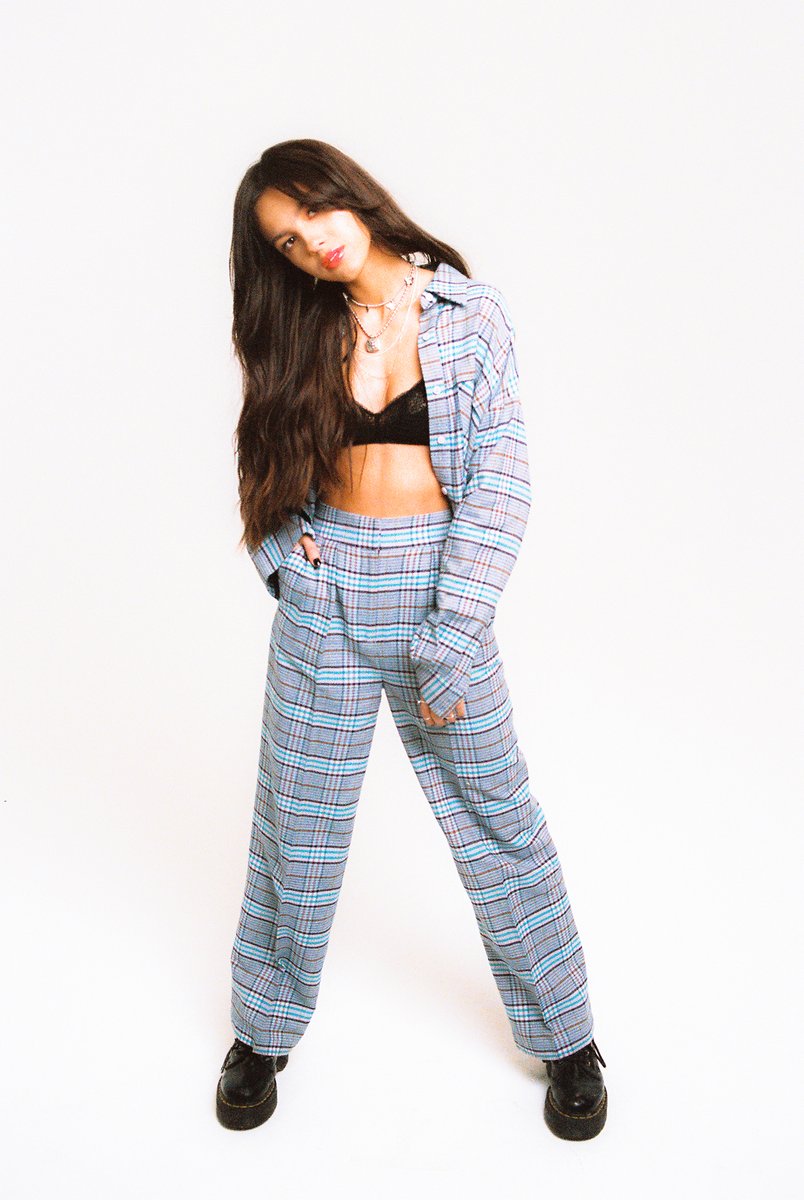 Spotify's tweet photo. Drumroll please 🥁 @Olivia_Rodrigo’s debut album #SOUR is here https://t.co/mDN51u7Y28 https://t.co/pcsKNpnUsL
