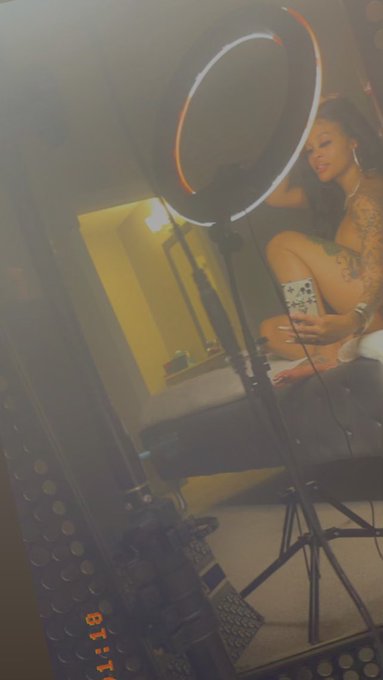 Link in bio 😘 https://t.co/zSB86mznhR<a href="/tag/footfetish"class="tags"><span>#footfetish</span></a>