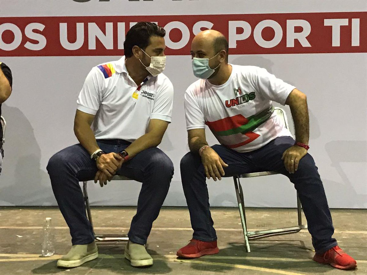 PRICM_Campeche's tweet photo. Sin parar, y con una tarde fresca nos encontramos caminando por las calles de #Kala y #Colonial con nuestro próximo gobernador Christian Castro Bello, Pepe Inurreta, Ana Martha Escalante y Vilma Cervera. 

¡El segundo distrito con todo! 🔴🔵🟡

#PRIMunicipalchr
#DiegoGutiérrez https://t.co/hvJDwhq5qC