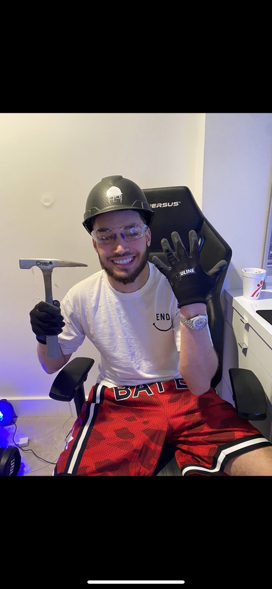 adinross's tweet image. Before and after. Fuck u @lilyachty  

Everyone go buy Crete ❤️ 💙🖤