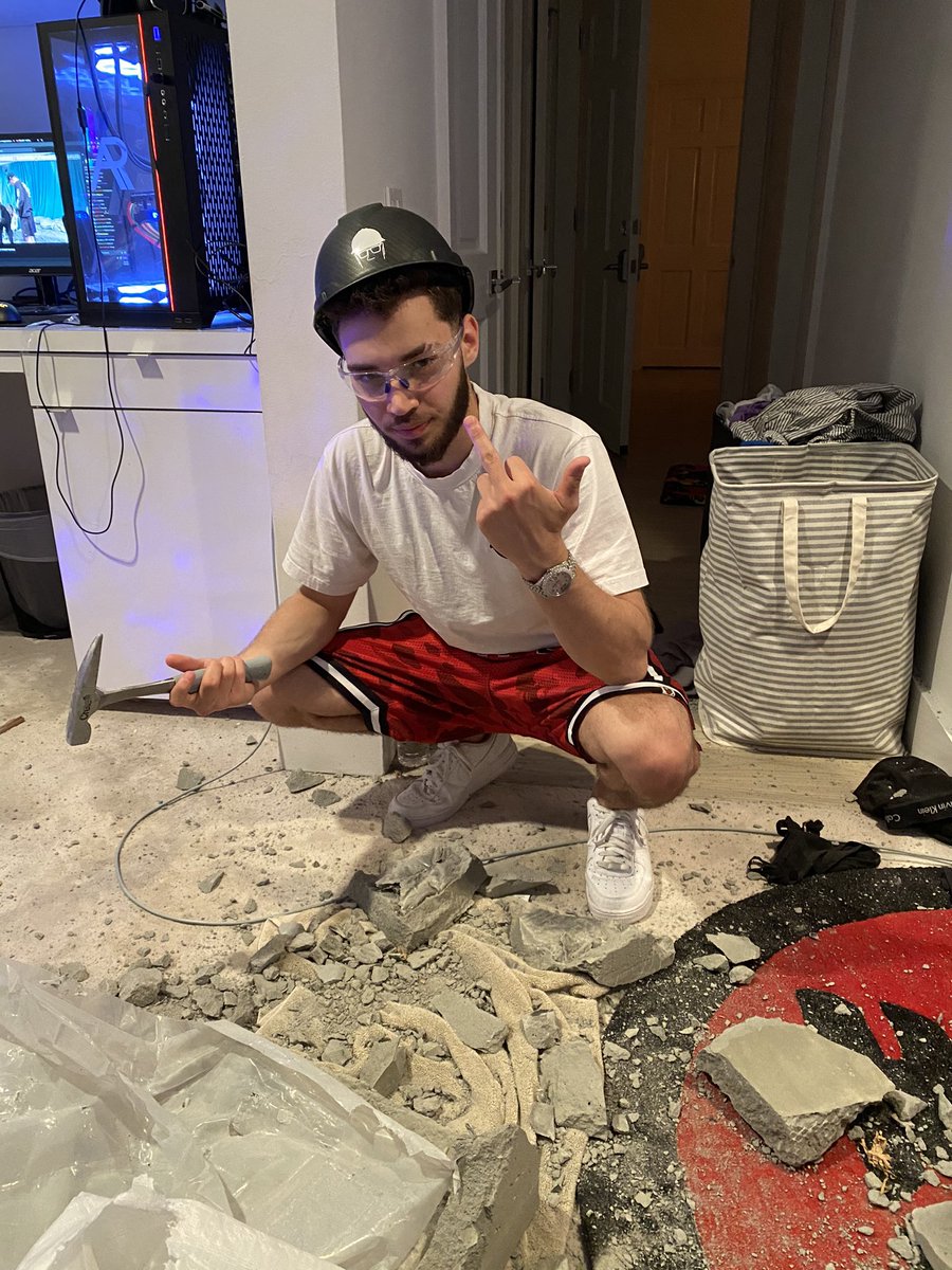 adinross's tweet image. Before and after. Fuck u @lilyachty  

Everyone go buy Crete ❤️ 💙🖤