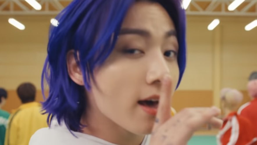 mollajoon's tweet photo. Jungkook’s blueberry hair 😭 https://t.co/Po6oCly12D