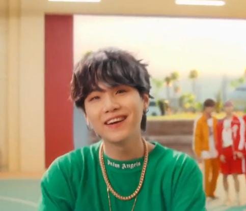 jsootalent's tweet photo. ESSA É A ERA DO YOONGUI E QM DISCORDAR É SUJEITO A PAULADA

@BTS_twt #BTS_Butter      
#BTSBackWithButter #GetItLetItRoll
#SmoothLikeBTS #SpreadTheButter https://t.co/992rWYqXIM https://t.co/YN9BURnQCw