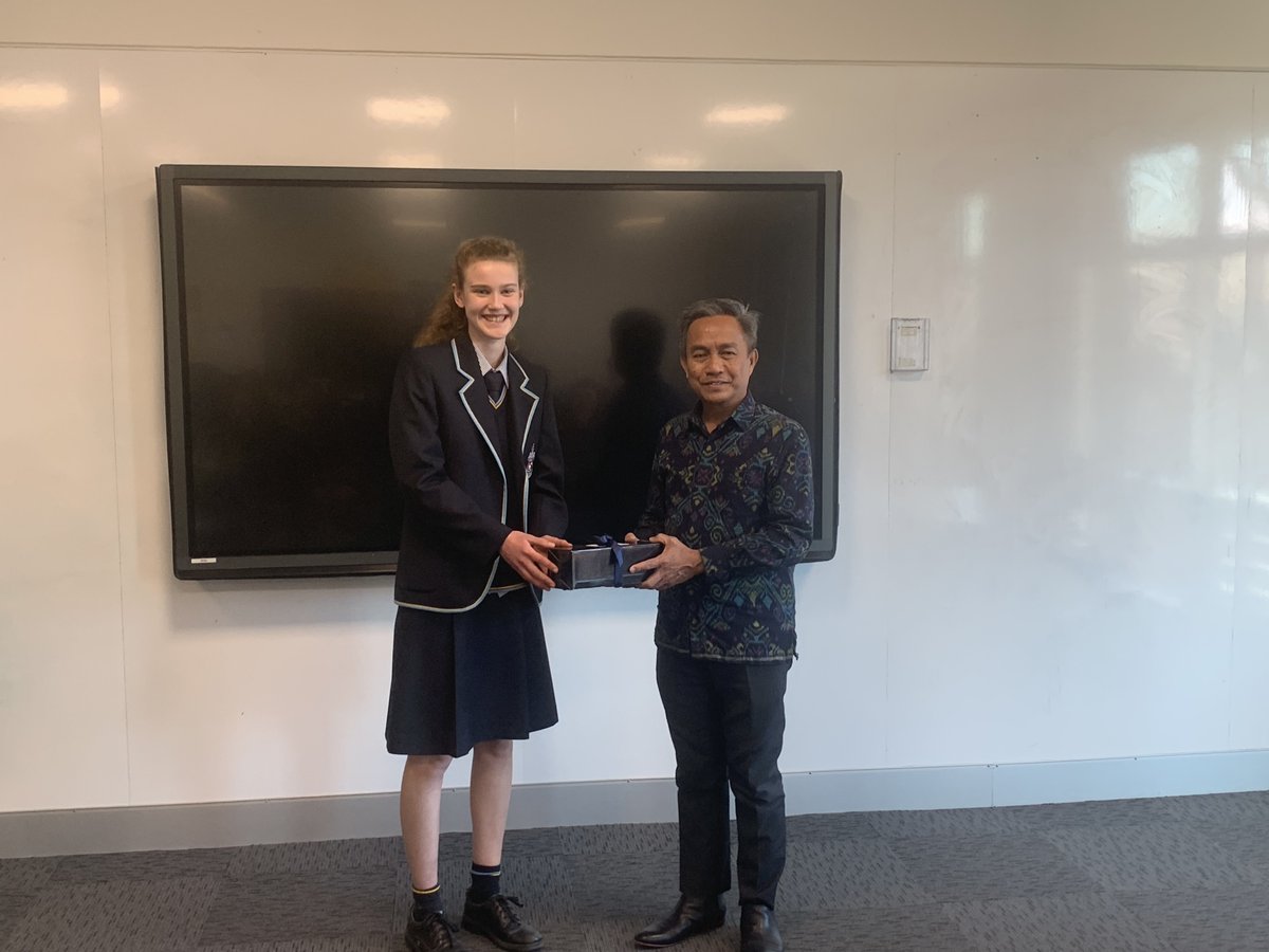 CGSAsiaEd's tweet photo. Today, it was an honour to host  
@CanberraGrammar 
 Indonesian Education and Cultural attache to further develop students' interest in the language, Australia's relationship with Indonesia and intercultural capability. https://t.co/Dimx1BBflv