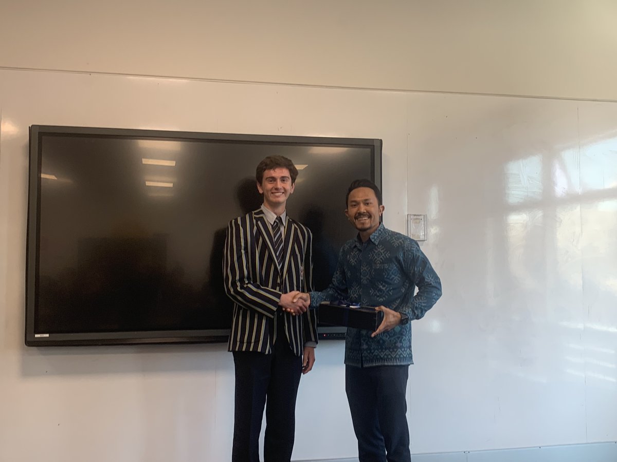 CGSAsiaEd's tweet photo. Today, it was an honour to host  
@CanberraGrammar 
 Indonesian Education and Cultural attache to further develop students' interest in the language, Australia's relationship with Indonesia and intercultural capability. https://t.co/Dimx1BBflv