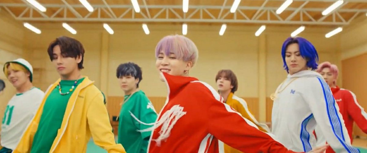 JKGLAM0UR's tweet photo. meninos obrigada por sempre entregarem um trabalho impecável. eu tenho orgulho de ser army, eu amo vocês DEMAIS

#BTSBackWithButter #GetItLetItRoll https://t.co/bHsXcauXBN