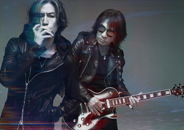 livedoornews's tweet photo. 5000RT：【ついに】B’z、33年分の全曲サブスク解禁！松本孝弘、稲葉浩志ソロ作含む計880曲
https://t.co/IKJNBD4E9z

1988年のデビュー作から最新曲「きみとなら」まで、全シングル、アルバム、ミニアルバム、ベストアルバムを主要サブスクリプションサービスで解禁した。 https://t.co/EBhF51jeji