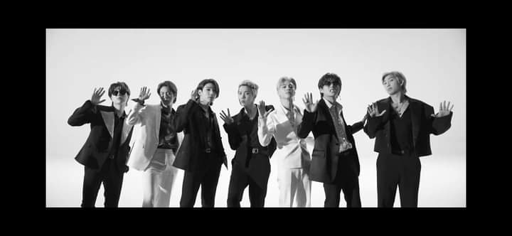 jayrricfic's tweet photo. "Know that I got the heat, let me show you 'cause talk is cheap. Side step right left to my beat (heartbeat), get it, let it roll! Smooth like Butter, pull you in like no other."

BTS LOOKING SO GOOD IN THEIR LATEST ENGLISH SINGLE BUTTER IM LOSING IT
#방탄소년단 https://t.co/nmUqKSpj9t