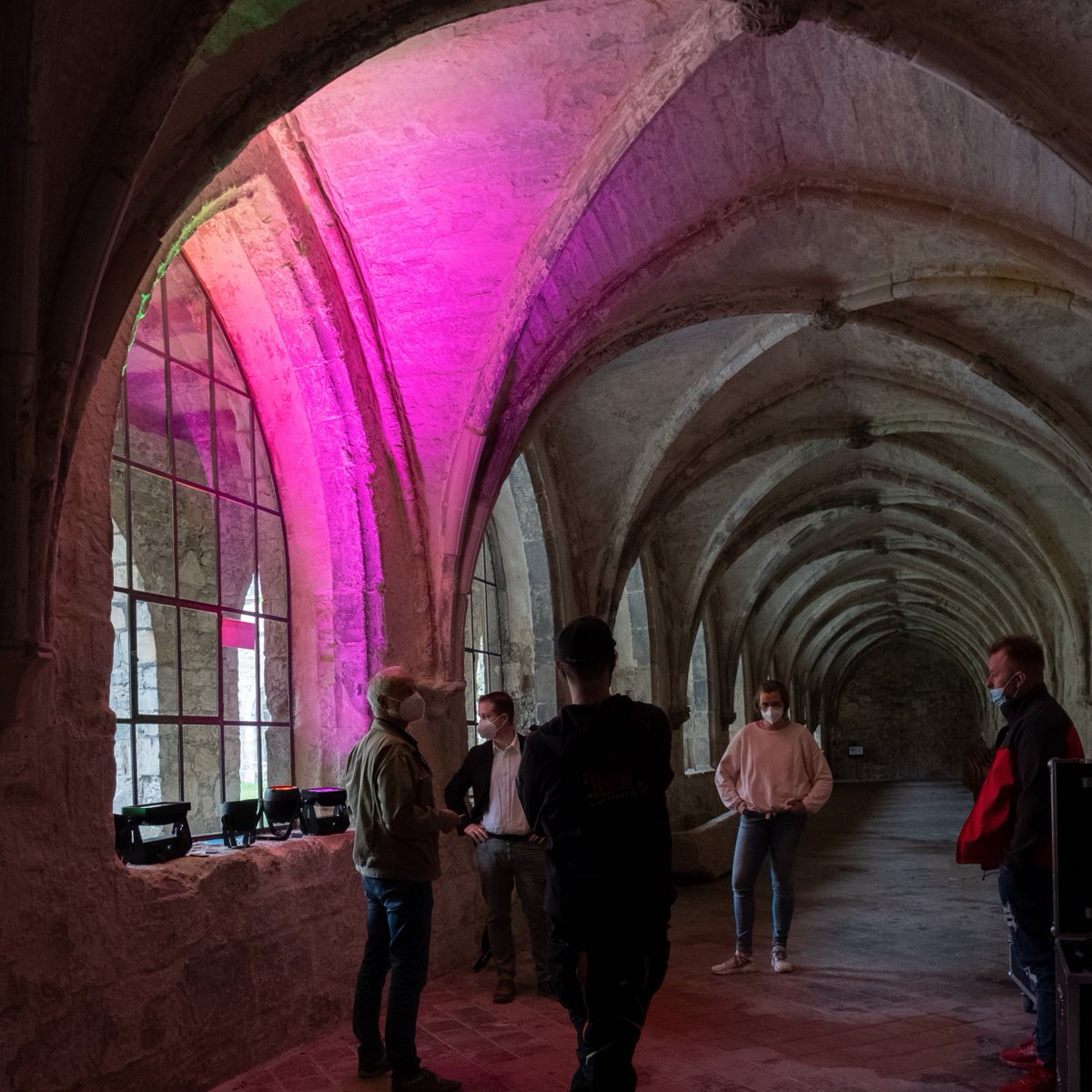 Michaelstein__'s tweet photo. Wenn man die Dinge ins richtige #Licht rückt, werden sie leuchten.💡Gemeinsam mit der Ton- und Lichtfabrik haben wir unser neues, kabelloses #Beleuchtungssystem getestet. @BundesKultur #ZukunftKulturKST @Kulturstiftung_ #closedbutactive https://t.co/XOBzvKRoJH