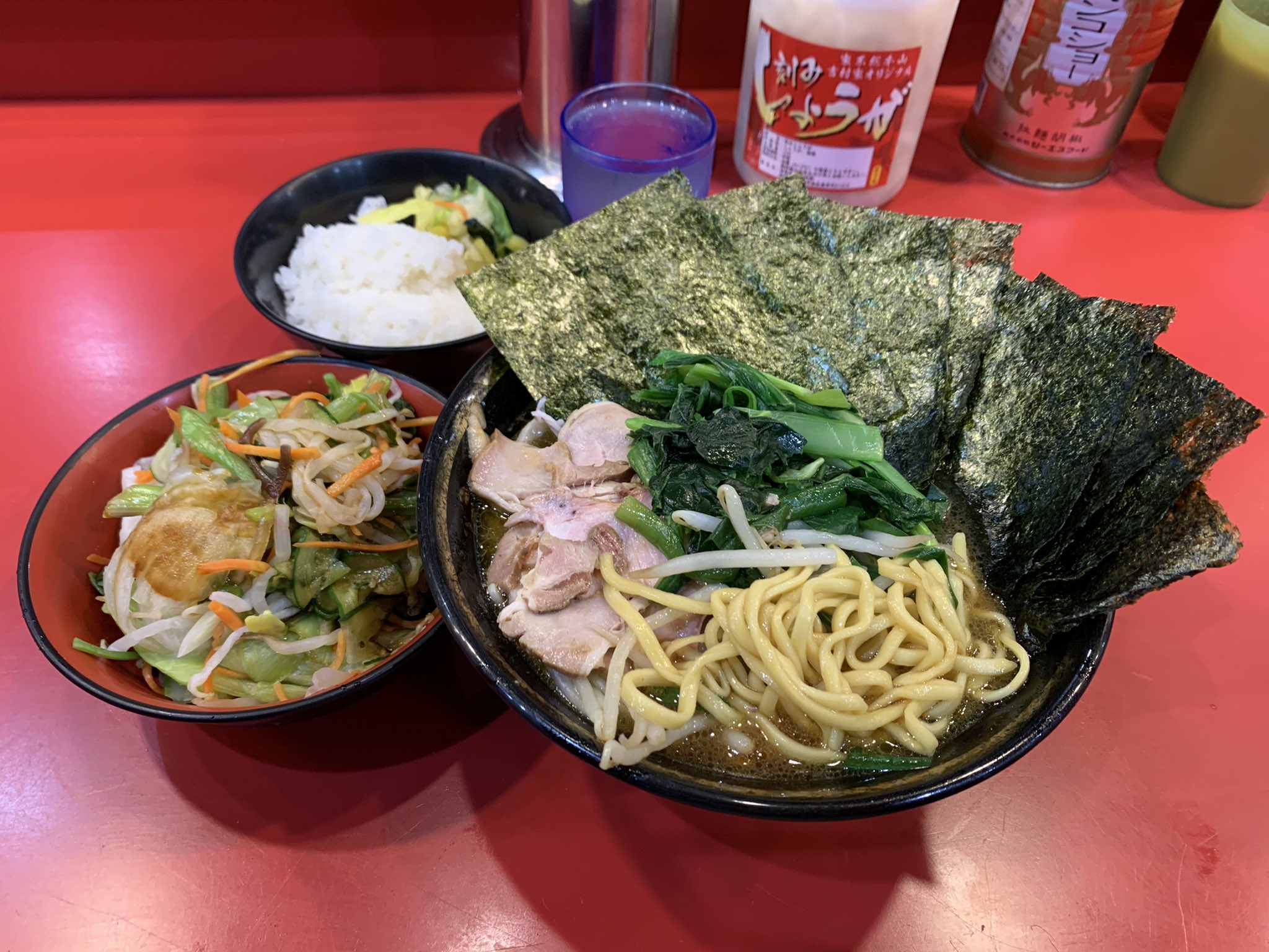 オラㄘん ラーメン二郎めぐり 家系総本山 吉村家 ラーメン 海苔増し 野菜畑 ニラもやし ライス 東海道線 横須賀線 湘南新宿ライン 京浜東北線 根岸線 横浜線 東急東横線 みなとみらい線 京急本線 相鉄本線 横浜市営地下鉄ブルーライン 横浜
