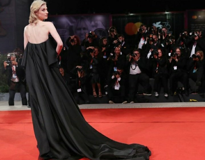 Debajo de ese vestido no hay nada...O quizás si?

Algun valiente que se atreva a comprobarlo?

#FreeRol #Sexrol