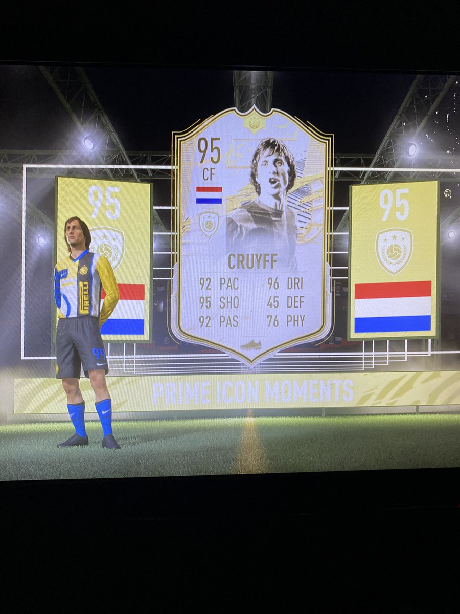 5 token icon swap pack. Had the girlfriend open this one for me. <a href="/Castro1021/">Castro1021</a> <a href="/RunTheFUTMarket/">Nick</a> <a href="/the_pieface/">Jack 'Pie' McDermott</a>