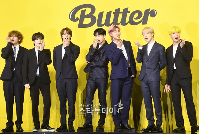dtsooga's tweet photo. 'Butter' 글로벌 기자간담회 기사사진
#BTS #방탄소년단 

Releasing the MV is done now. It's time to met with press and media for a little conference shall we? https://t.co/8Y1Iksv4Pb