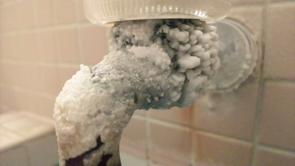 津軽あむ 浅虫温泉 松の湯 家族風呂 脱衣所のみのシンプルな家族風呂です 浅虫温泉の集中管理の混合泉がかけ流し 無色透明の熱いお湯は 今日みたいな雨の日には沁みますね 現在は検温 住所氏名記載必須 1時間1 400円 T Co Bsbrsfn9mo