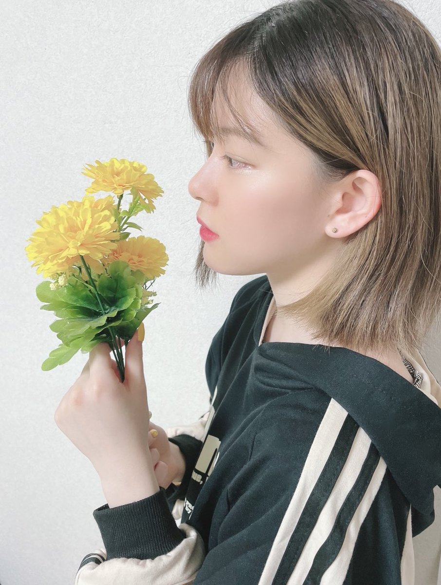 Nanon19220026's tweet photo. リツイートお願いします🌼

このお花も
私のお部屋に飾ってある子！

やっぱり黄色が好きだぁ〜✨

#サニプロオルチャン #SHOWROOM https://t.co/BpkUfcZFq2