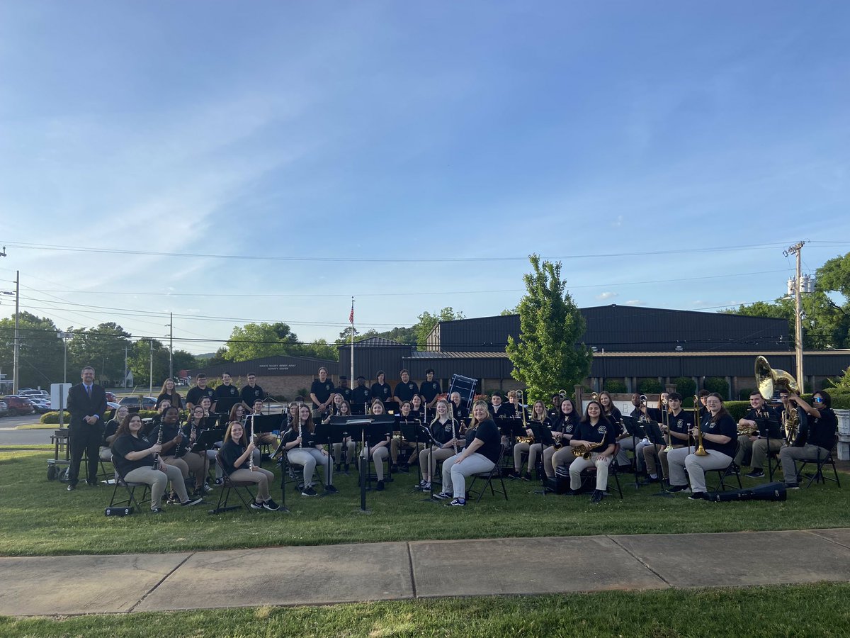 dan_seaborn's tweet photo. The BB Comer HS Band performed for the grand reopening of the Comer Museum! #dedicated #bbcmhs #LeadingTheWay support the arts https://t.co/11qubDUbWN