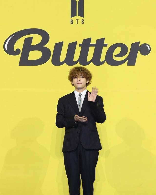 sf9_eweryvhere's tweet photo. #BTSBackWithButter agaaa tae nin saçlarina diyecek bulamiyorummm evim yandii kalp krizi geçirdim ölüyomm biri 112 yi araya bilirmii? https://t.co/7iTU59EgLb