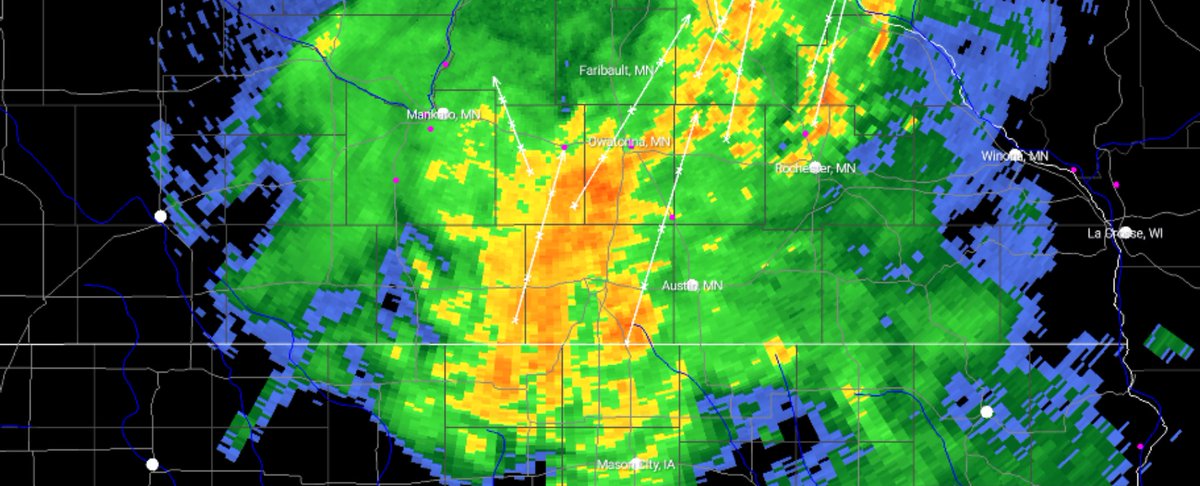 At 12:10 AM heavy #rain was following in South-Central #Minnesota from #AlbertLea to #Owatonna.

Use your headlights (it's nighttime anyway) and exercise extra caution.
If thunderstorms approach stay in your vehicle lightning is a leading killer in nature.

#MNwx #WeatherUpdate https://t.co/s4hqe9HKtk