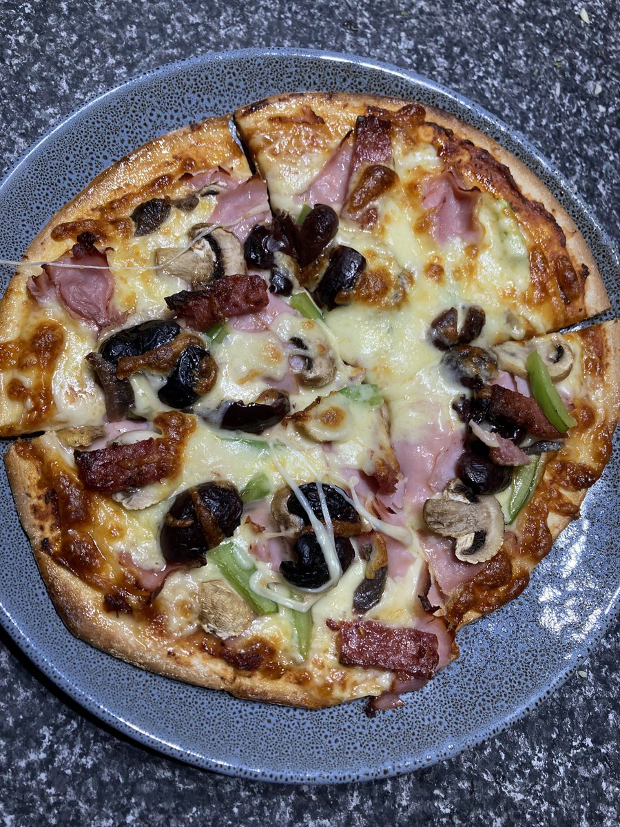visibleprocrast's tweet photo. In with the #couchpeloton for some #GiroPizza tonight π π² https://t.co/diAS5wo5Ym