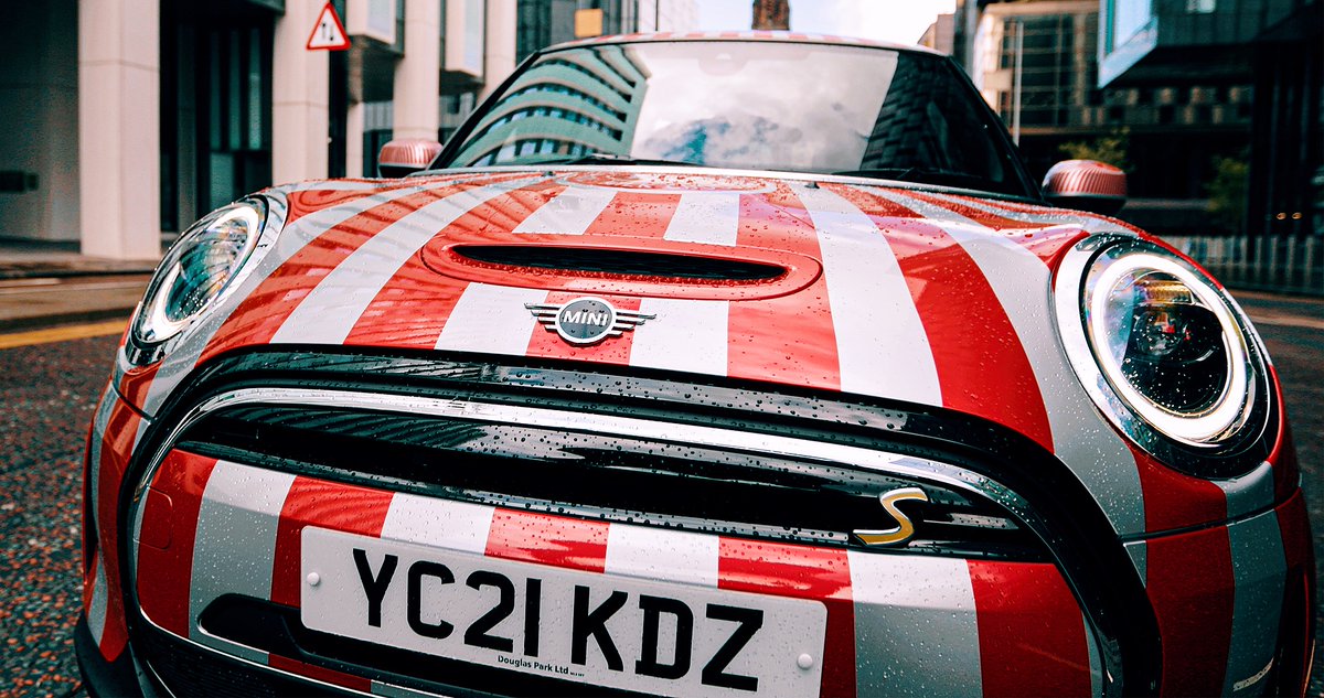 MINIUK's tweet photo. Meet our latest sweet ride, perfect for tea-junctions. Tunnocks and Tea are a match made in heaven. We want to know how long is the perfect dunking time?  #MINIteaparty #ToDunkorNotToDunk https://t.co/n7UFQebUdz
