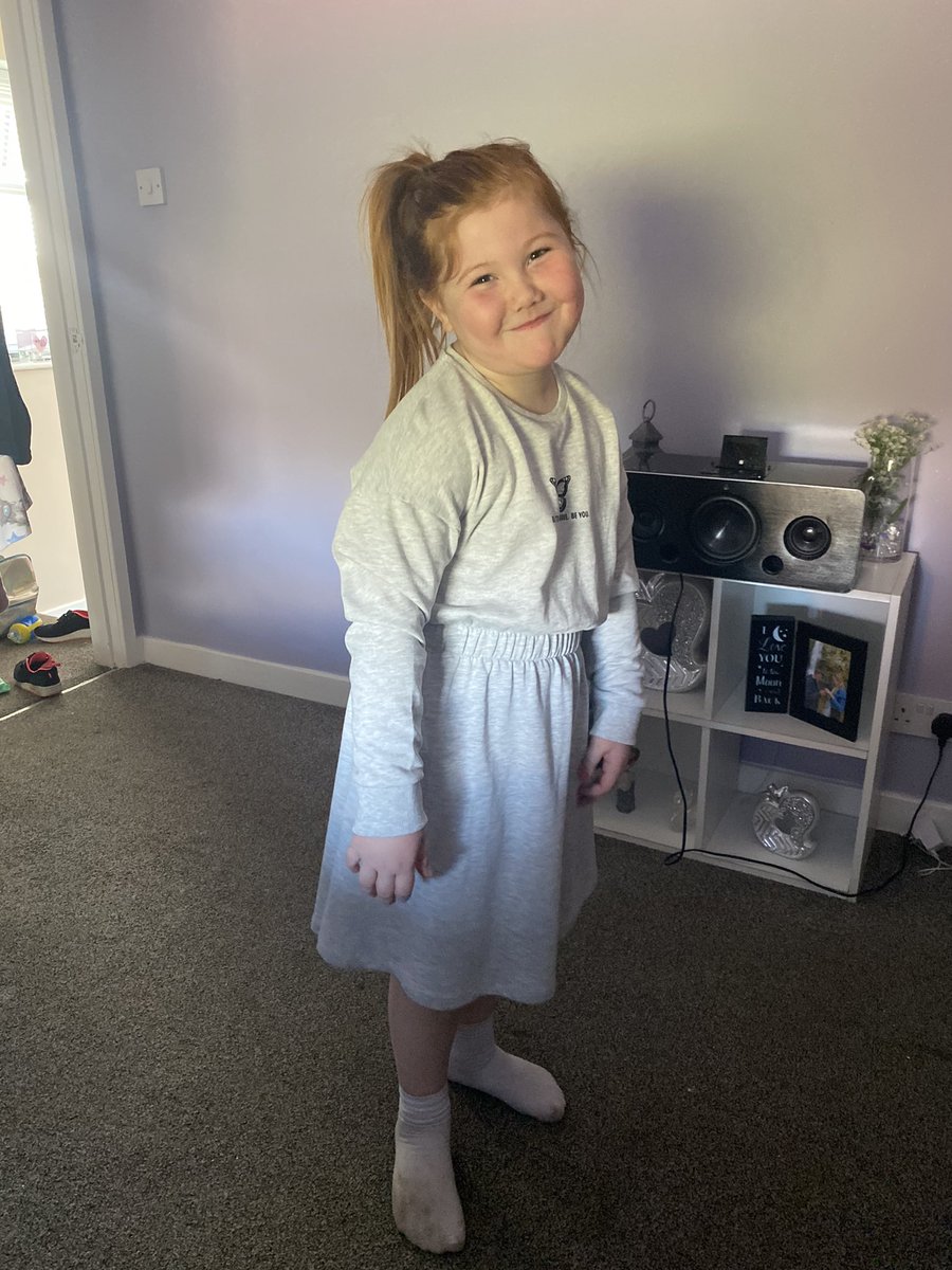 AshbrookEmily's tweet photo. So proud of my baby how far she come since moving schools not only my daughter but my best friend to since day one all she had is me and starting work she been amazing about it stop growing baby girl mummy loves you millions my little super star ⭐️ ❤️❤️ https://t.co/gyKhA6W36x