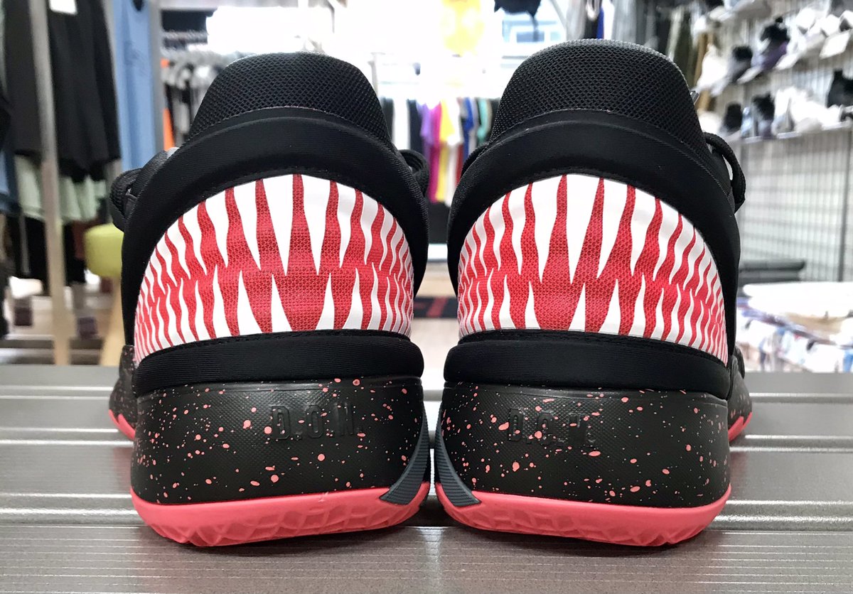 SLAMJAPAN's tweet image. [Adidas]
明日5月22日(土)発売開始‼️
D.O.N ISSUE 2 ¥14,300(税込)
D.O.N ISSUE 2 J ¥10,989(税込)

ドノバン・ミッチェル選手のシグネチャーシューズに
『ヴェノム』をイメージした新カラーが登場しました✨

週末は是非SLAMへお越しください♫

#slam #adidas #donissue2 #marvel #venom #nba
