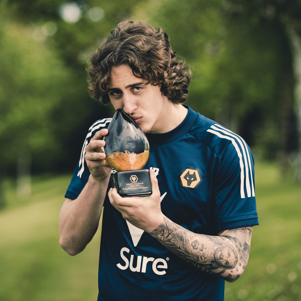 Wolves's tweet photo. Young pro. 🏆

😗 @Silva_Fabio https://t.co/V7UIlwLbOs