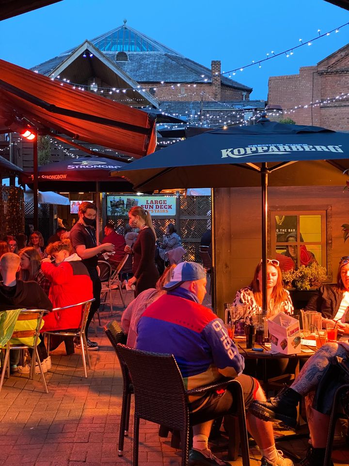 WorcesterBID's tweet photo. How are you planning to spend the #BankHoliday? Make sure it's a night out in the city with good people! Book a table now!

#WorcestershireHour #NightOut #LocalBars #LocalDrinks @CafeCadena @ModeSportsBar @BushwackersWorc @allbarone https://t.co/TW0ifpczil
