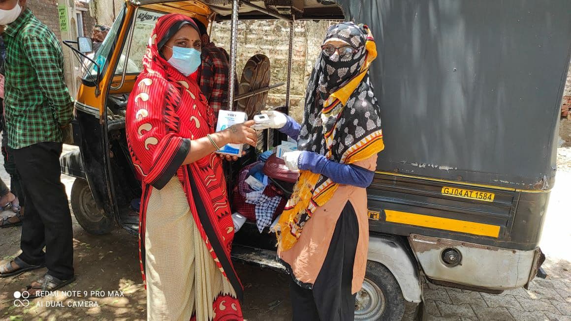 RCRCIndia's tweet photo. Utthan, a member of RCRC coalition, has started measuring oxygen levels of villagers in Bhavnagar district of Gujarat and also tag the Prime Minister and the Chief Minister of Gujarat.
#RCRC #COVID19 
@idr_online
 
@VedArya1958
 #SecondWave #ThirdWave https://t.co/BJtjeDMYU5
