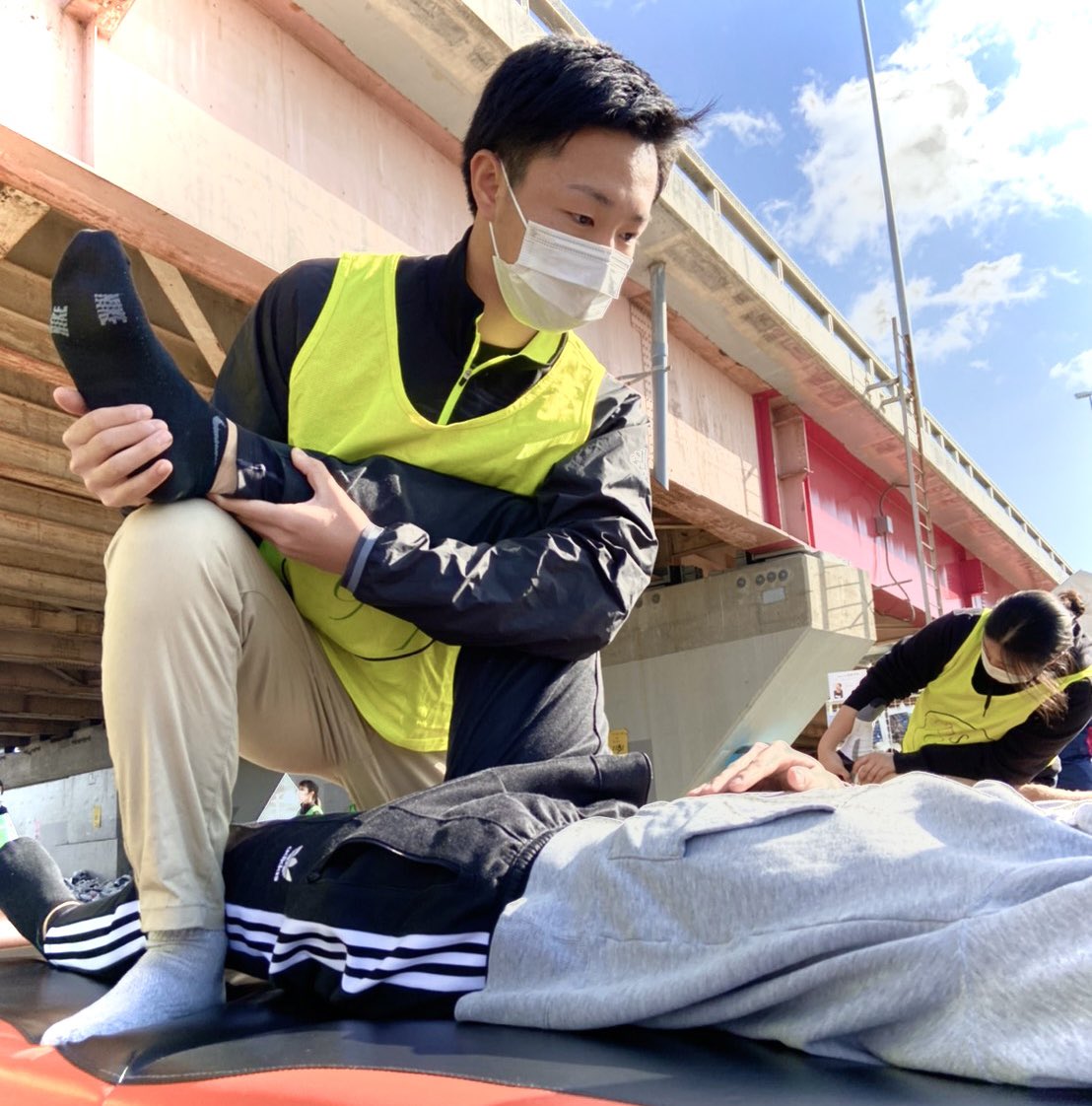 pdsgroup313's tweet image. 【PDS Group メンバー紹介】
〜9代目幹部 西川雄翔〜

加入約3ヶ月、真面目担当の西川雄翔さん✨

何事もきっちり丁寧にこなす

高校時代はサッカー部で当グループフットサル部の復興を掲げる

夢はサッカーの
学生チームでのトレーナー

そう、彼はMr.サッカーなのだ

#PDSGroup 
#学生トレーナー団体