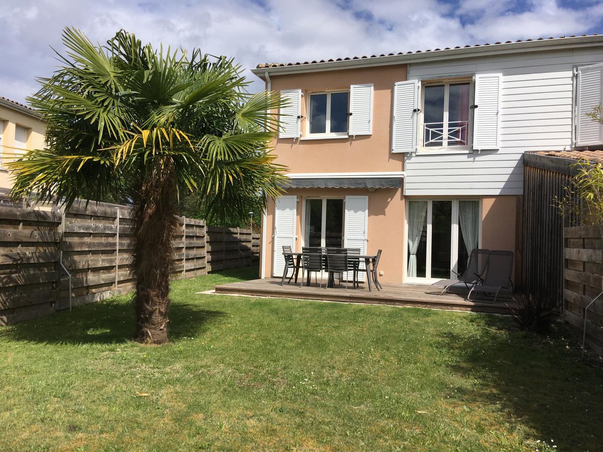 gites33's tweet photo. Nouveauté 🏡 

Gîte de Marie pour 6 pers à Lacanau 🏖

Idéal pour profiter des plages océanes, des pistes cyclables, mais aussi visiter le Médoc, le Bassin d'Arcachon ou encore  la ville de Bordeaux

Réservez le gîte ici ▶ https://t.co/fkC1ENdkHB https://t.co/VHasRqPvS4
