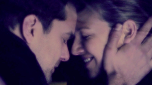 LostFringeFan's tweet photo. Ho iniziato qualche giorno fa il mio primo rewatch di #Fringe dopo circa 5-6 anni dalla visione. Si benedetto quel giorno, mi ero dimenticato di quanto bella ed emozionante fosse questa serie <3 https://t.co/uyKgWRt6ll