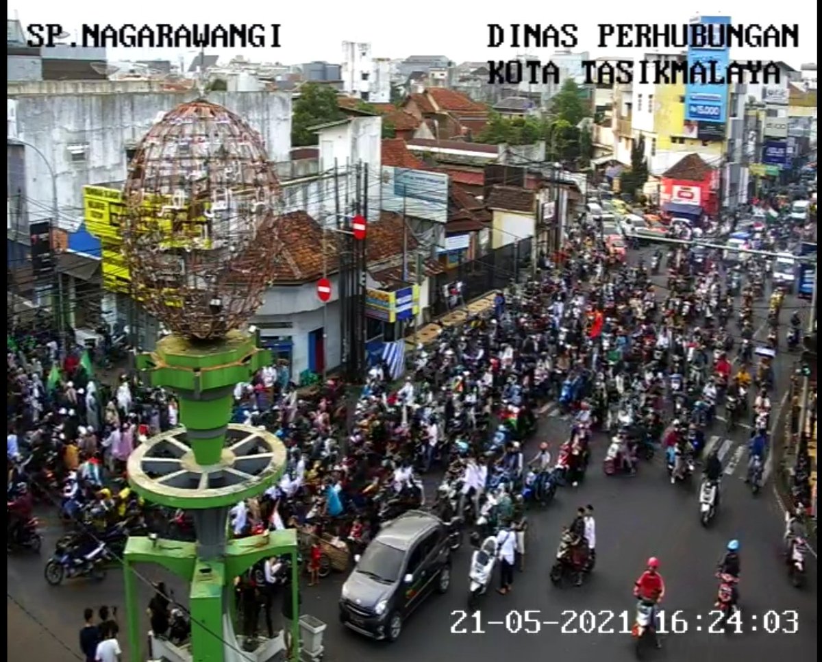 dellaapriani's tweet photo. Rakyat Tasikmalaya hari ini..
#PalestinaMenang https://t.co/iVsDOeVecI