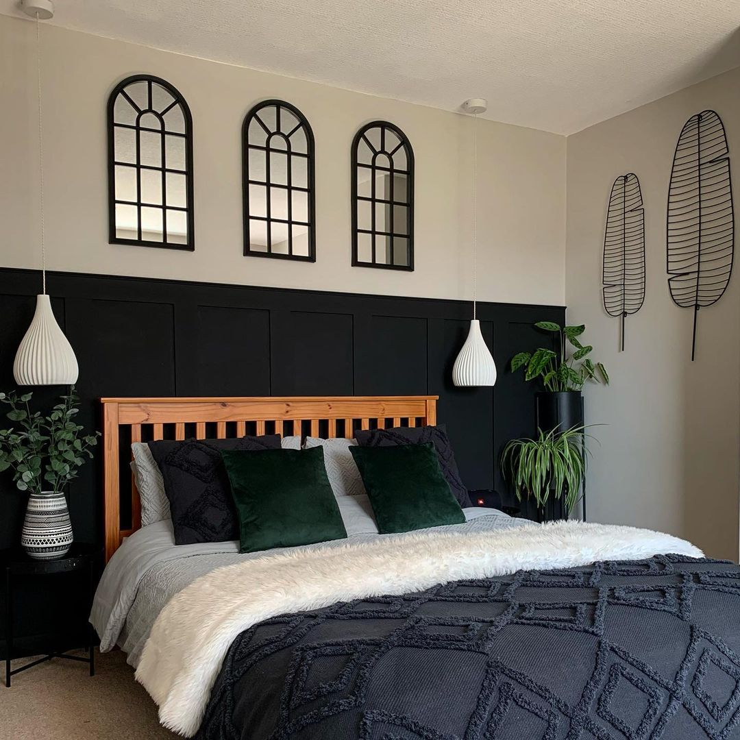 This refined colour palette has been created using our shades China Clay, Black &amp; Brilliant White 🖌️

We're loving this half panelled wall and the cutting in detail by @ simtoee ✨

📷@ simtoee via Instagram bit.ly/3ytNjTx