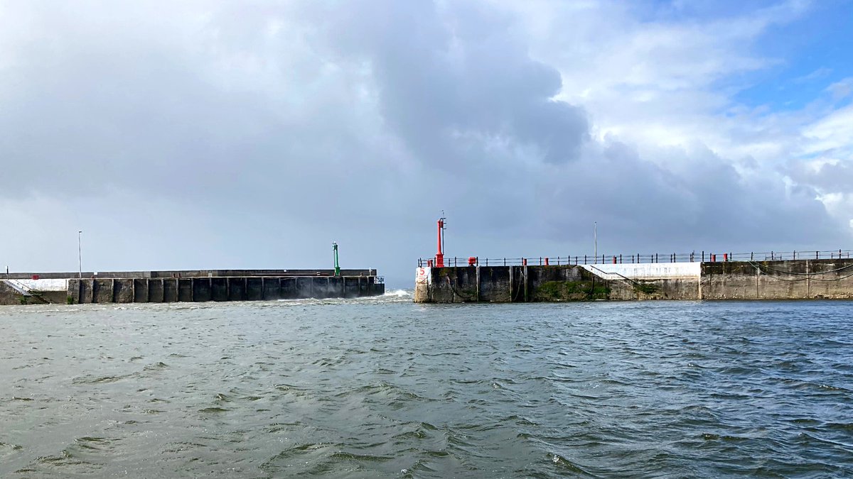 A very stormy view taken from Torquay Marina this morning, where one of our engineers is repairing an Eberspacher Airtronic D5 heater on a boat.
#espar #eberspacher #torquay