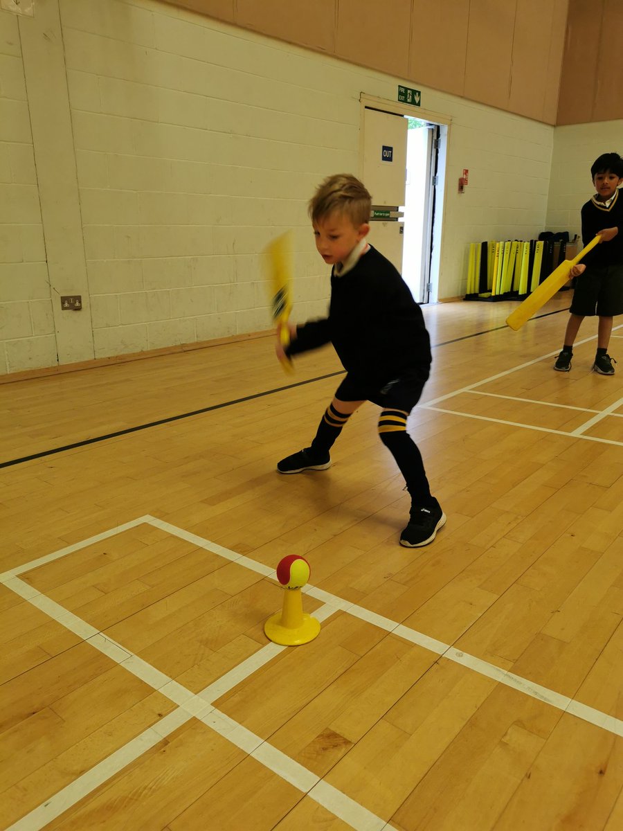 Year 1 thoroughly enjoyed the opportunity to show off their batting skills this morning <a href="/DaveniesPrePrep/">Davenies Pre-Prep</a> #engageinspirechallenge #DaveniesSport #DaveniesCricket