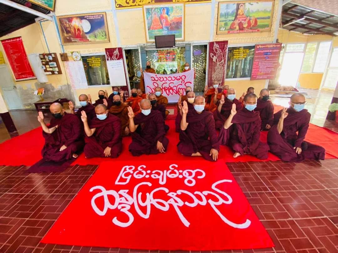 Peaceful Protest against military coup and saying prayer for Myanmar ,by Mandalay Monks Union on May 21st. 
#WhatsHappeningInMyanmar 
#May21Coup