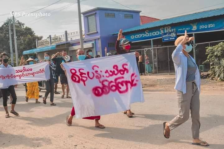 zalattpwint's tweet photo. Mandalay’s strike proceeds despite the junta’s brutal suppressions. #WhatsHappeningInMyanmar  #May21Coup  #GlobalArmsEmbargo https://t.co/Q04wf3yoy2