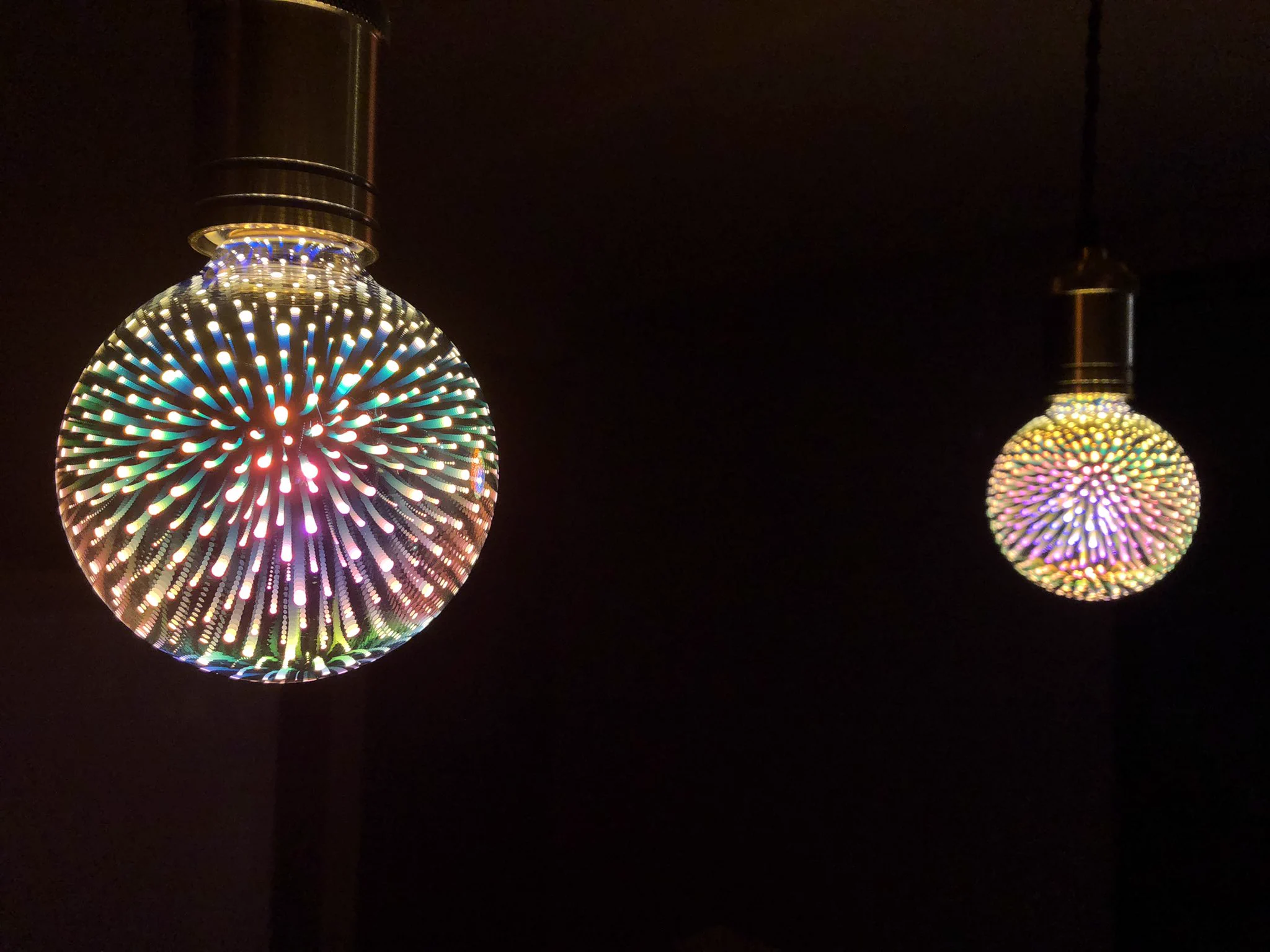 LED花火電球に思わず感激！素敵すぎてまるで癒しのようだ‼