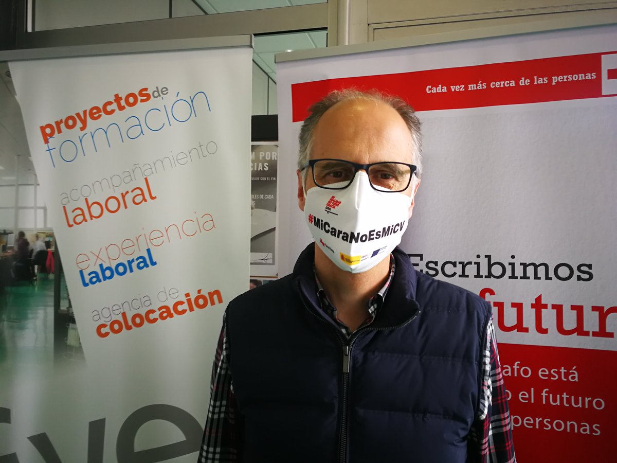 CruzRojaAstur's tweet photo. Seguimos con el Día Mundial de la Diversidad Cultural para el Diálogo y el Desarrollo. 
EL Equipo de la sección de Formación y Empleo del Ayuntamiento de Avilés, se suma a participar en la acción mascarillada 2021 de #MiCaraNoEsMiCV
Gracias  @FYEAviles

#PlanEmpleoCruzRoja https://t.co/hJGHhKcdH8