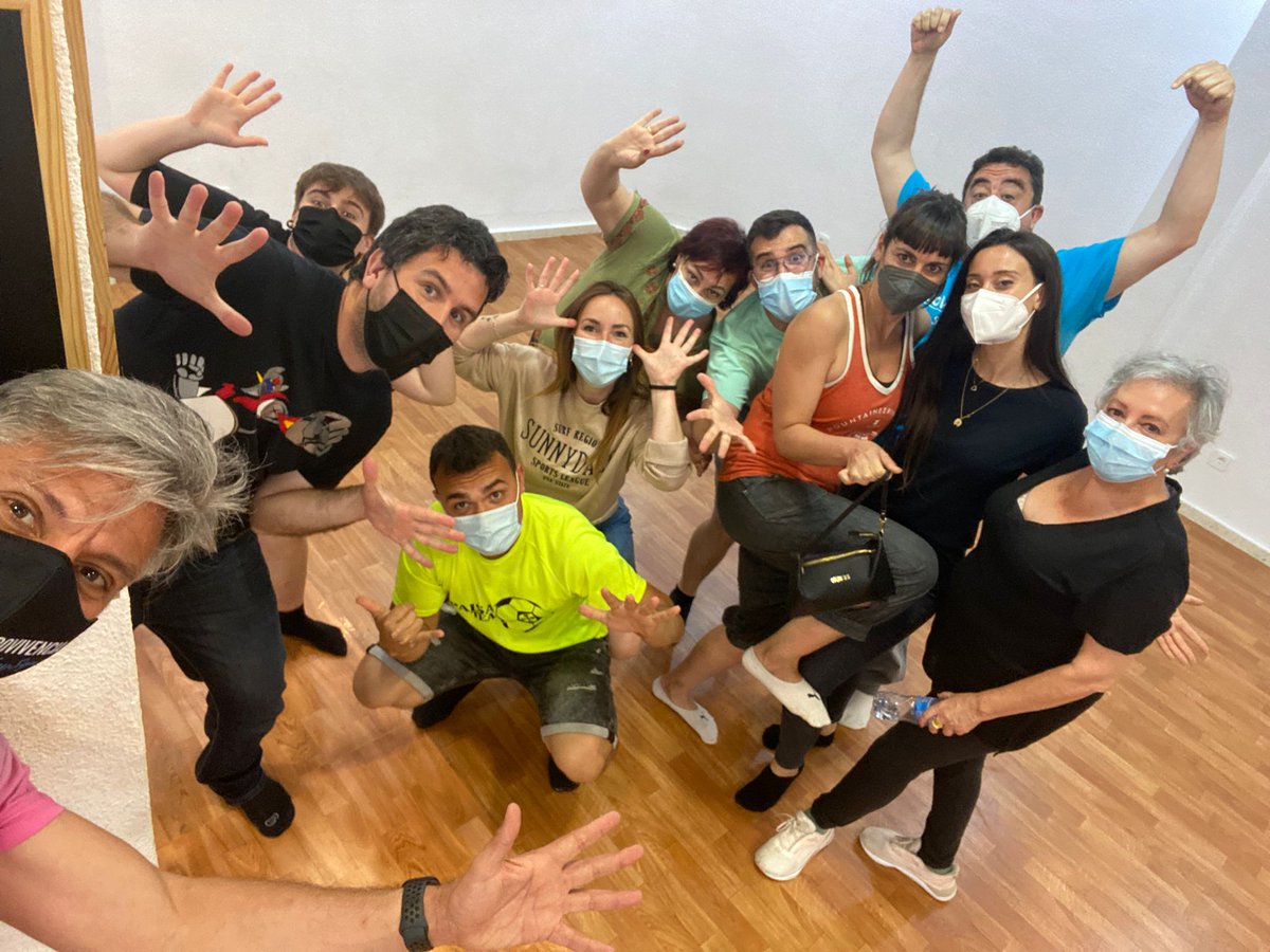 Se viene una DANA y en la clase de 1º lo celebran. 'Acepta y Sigue' como máxima de vida.