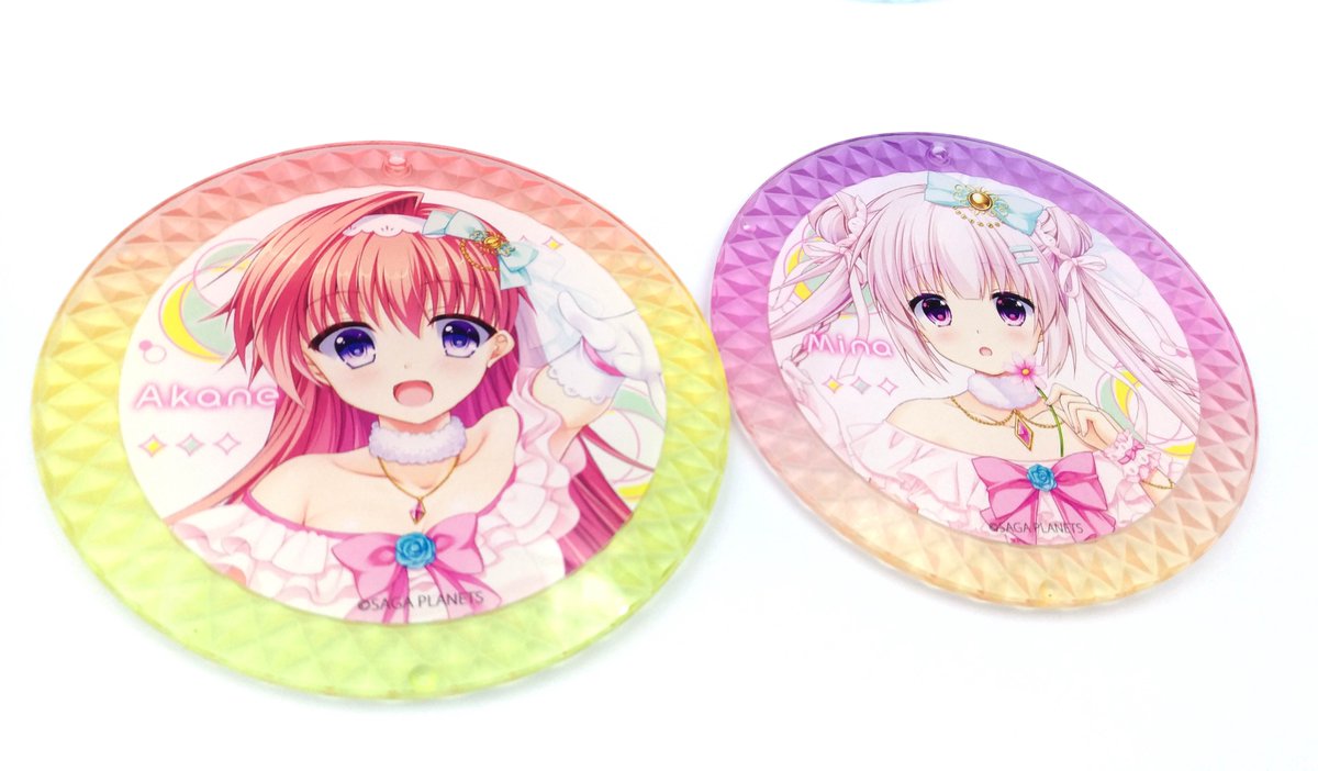 サガプラネッツ公式 On Twitter 好評販売中 5 28より新商品ダイヤカットアクリルコースターを販売開始しました 付属のボールチェーンを通せばアクキーにもなりますよ 東京 ソフマップakibaソフト館様 大阪 メロンブックス大阪日本橋店様 店内サガプラコーナー